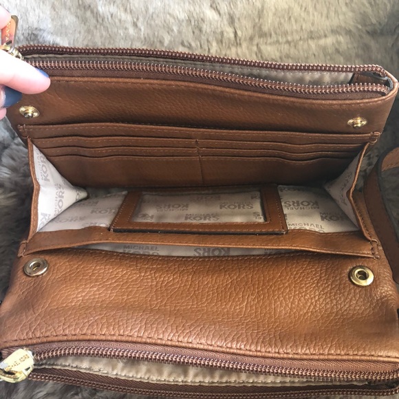 Michael Kors Crossbody - Picture 5 of 6